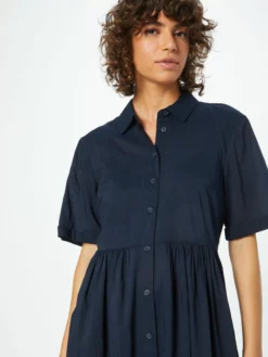 TOM TAILOR Denim Robes Fluides Robe-chemise Femme Bleu Marine -Soldes TOM TAILOR Denim 2023 44762daea1db1967da2b99795b21aceb scaled